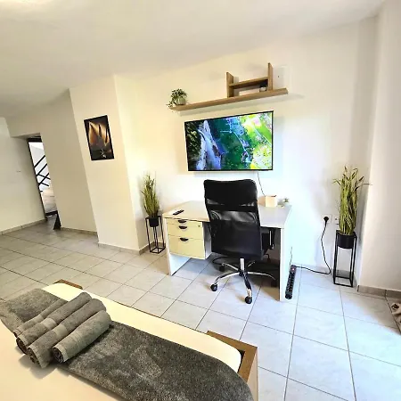 The Garden - Spacious Balcony Lamia